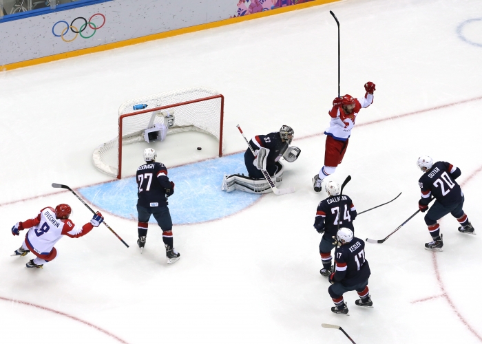 Обе забьют хоккей